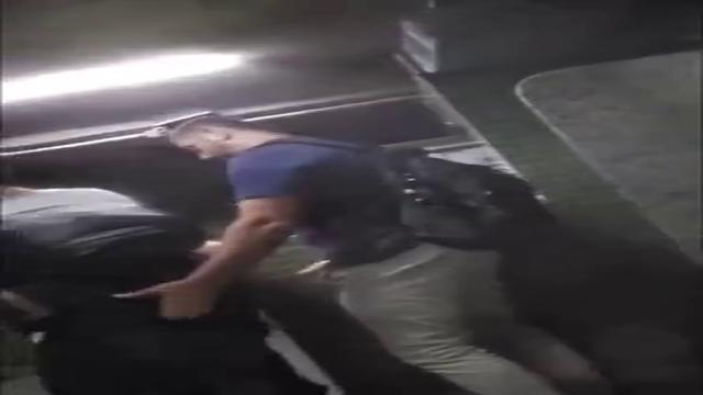 Casados pauzudos numa aventura deiciosa no banheiro ...