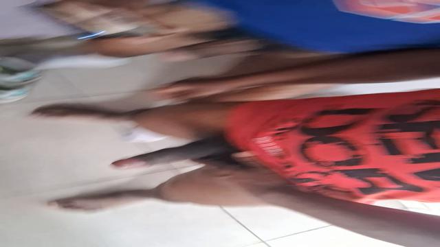 Dois rolões pretas e pentelhudas suadona com aquele ...