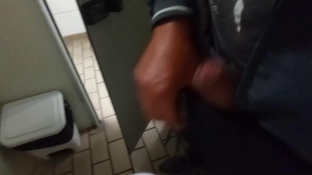 FUDENDO NO BANHEIRO DO SUPERMERCADO