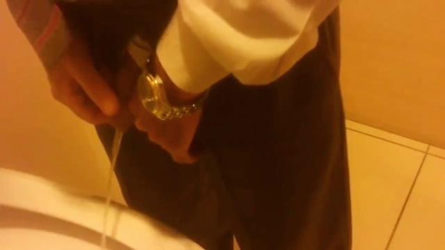 PISSING #323