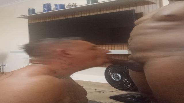 Macho tesudo comedor de viado passou pra me dar de m...