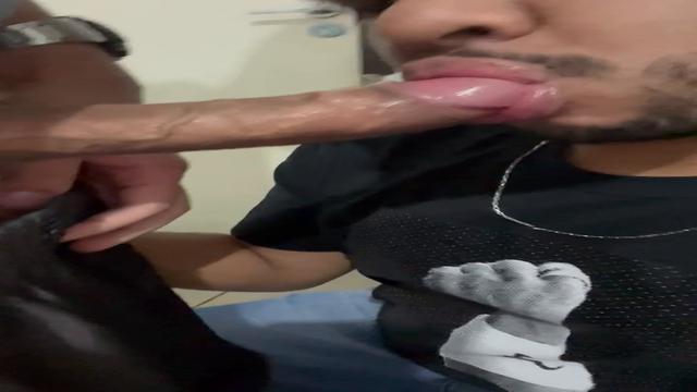 Mamando casado no banheirao