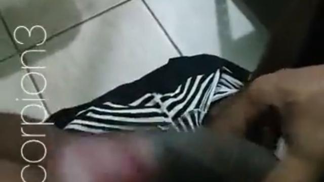 Sente de frente seu puto. Para eu te beijar e te pun...