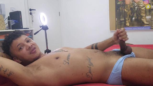 Meu primeiro video colocando uma trans pra mamar , l...