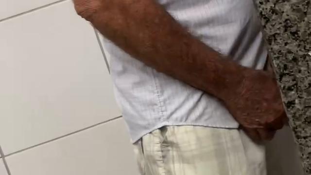 Mamadas no banheirao V65