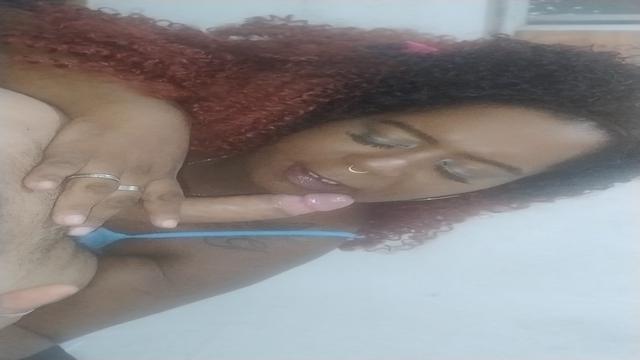 Motoqueiro gostoso deu perdido na mulher e veio me d...