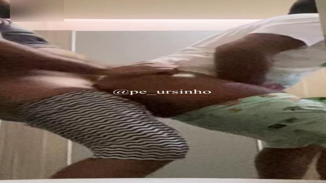 Putaria sem limite no banheirao