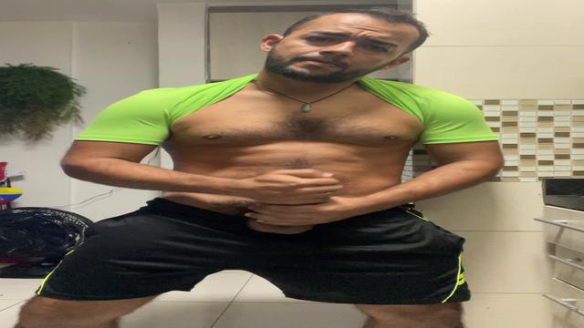 UM TESÃO QUERENDO FODER, BATI UMA E GOZEI 