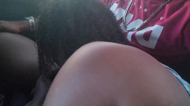 Chamei uma rabuda na rua para transar no carro e ela topou