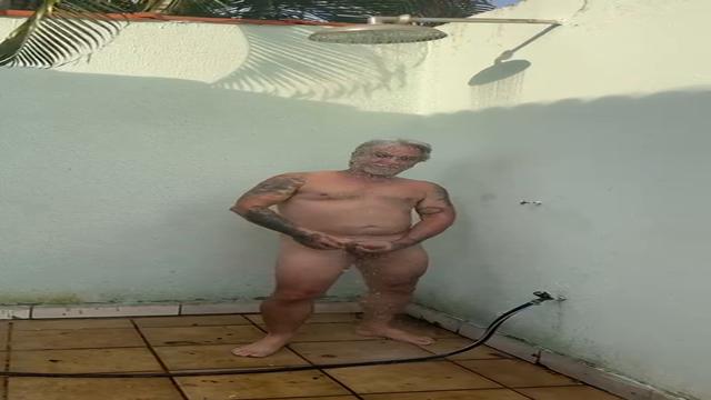 Vem tomar banho na ducha comigo