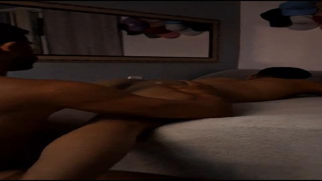 Fudendo o puto na frente do marido . Parte 1