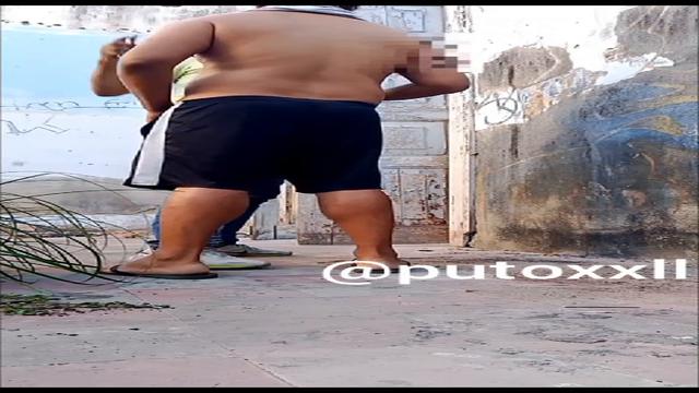 Dando o cu no pelo no casarão para os dois pentelhudos 