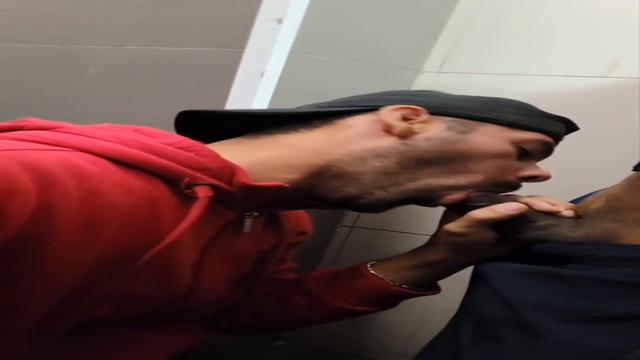Chupando o negão na cabine