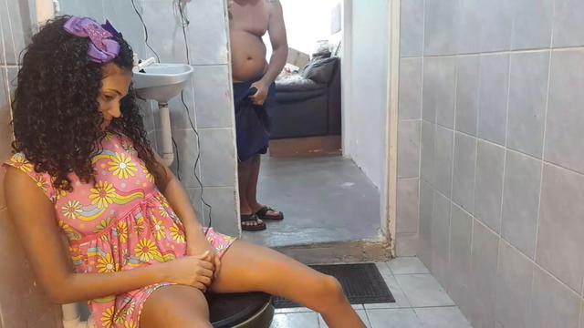 Fudendo no banheiro