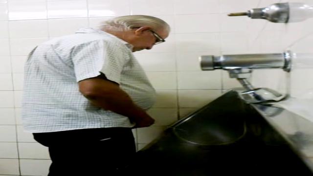 Pissing #70