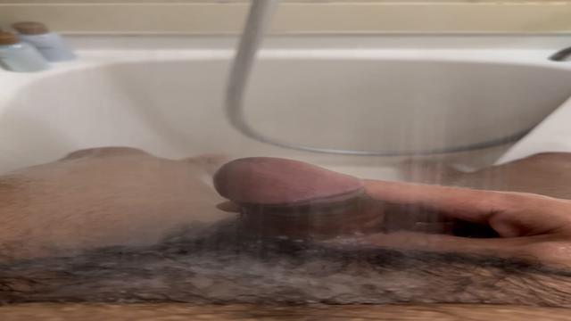 Video 63 - Gozando com a ducha no pinguelo
