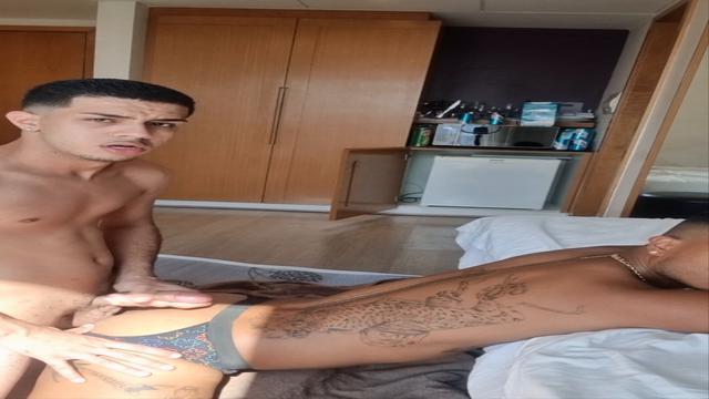 A porra do Ruan lubrificou pro Freitas me comer