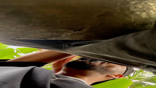 Macho pirocudo fudendo minha garganta na trilha 