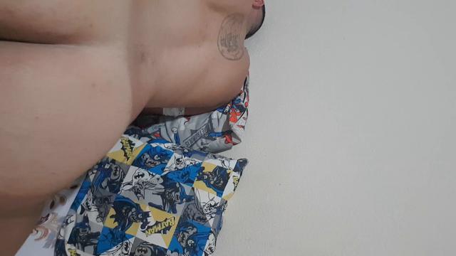 Suposto hetero ama levar chupada no cu 
