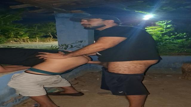 Torando visinho e mijando no cu