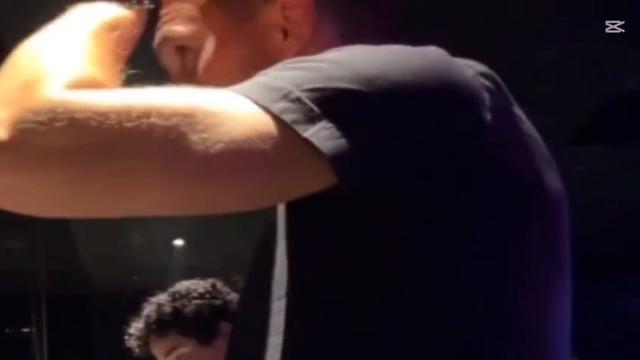 Compilaçao de vários machos pauzudos mijando