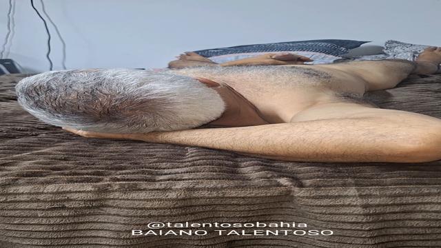 CONHECI ESSE COROA PEDREIRO NUM FORRÓ OFERECI CARONA...