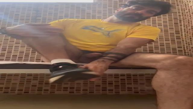 Videos e fotos q faço no vestiario sao os q me dão m...