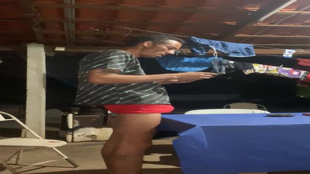 Fui pego no flagra as 4 horas da manhã. PARTE 1