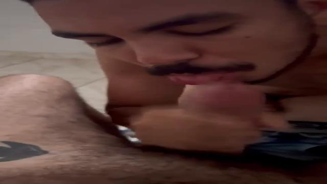 Uma mamada deliciosa q recebi, o safado tomou todo m...