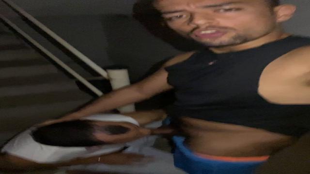 NA ESCADA DO FLAT EM RECIFE