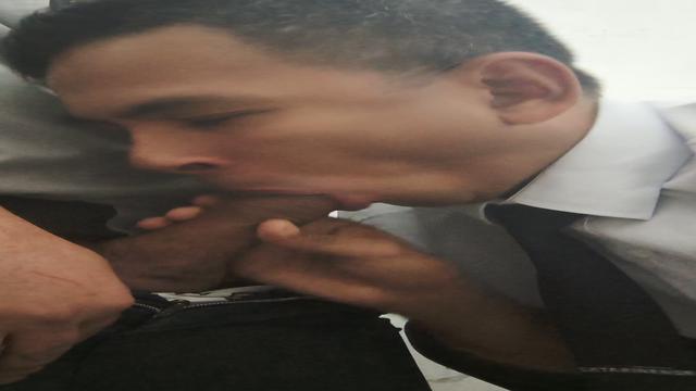 MAMEI O CASADO NO BANHEIRO DO TRABALHO 