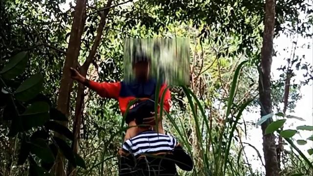 Rapidinha no mato com o novinho da bike