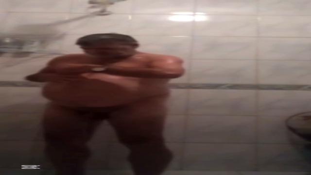 Banho mais que completo esse delícia inédito com aquela gozada gostosa 15 minutos de puro prazer 