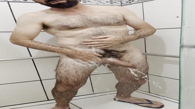 Raspei o saco durante o banho mas o pau endureceu