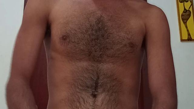 Descascando banana haha 