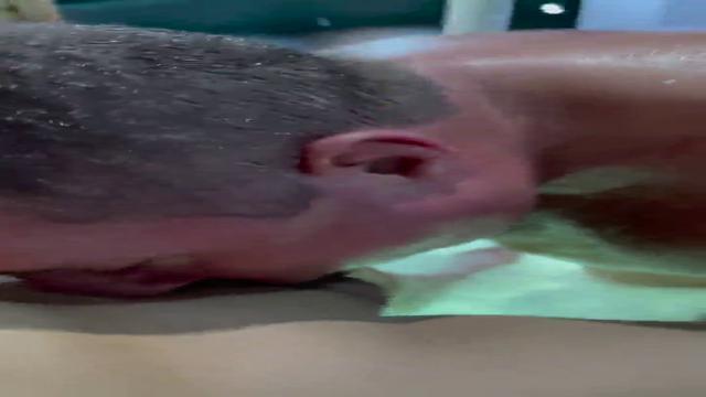 Dentro da piscina da sauna
