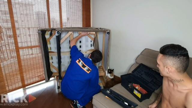 Arrumando o Sofá .... Assine já e confira que tesão ...