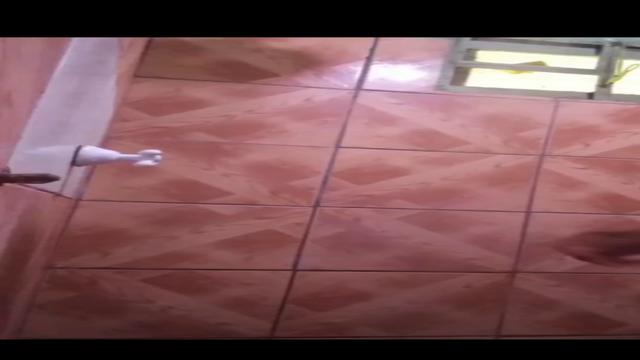 Este velho e meu vizinho fiz perfil falso ele gravou...