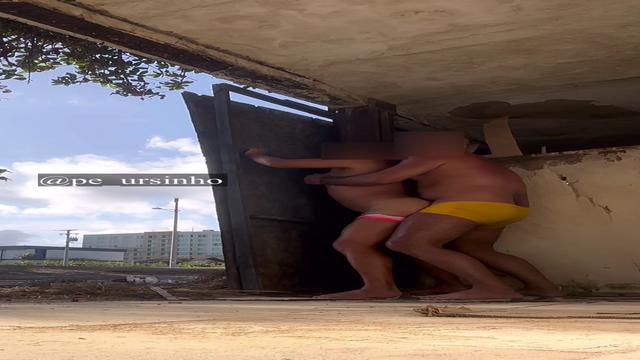 Com lek na praia