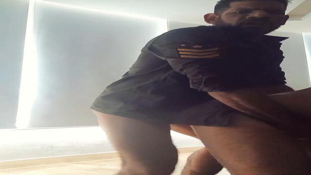 Fudi levando uns peidos na boca