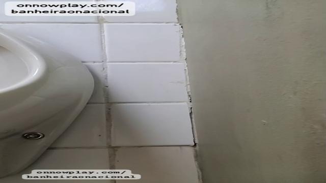 Mamada gostosa no banheirão 