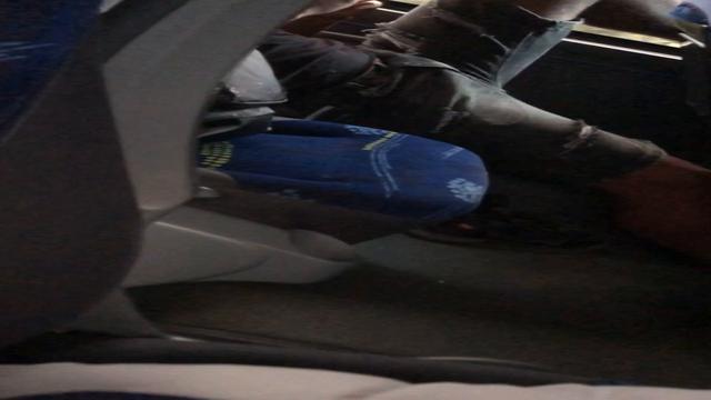 Novinho de pau duro durante a viagem