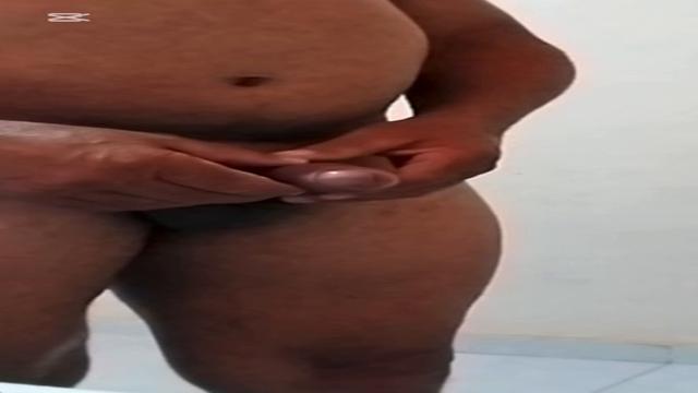 Coroa inédito 62 anos gostoso em corpo delícia gozan...