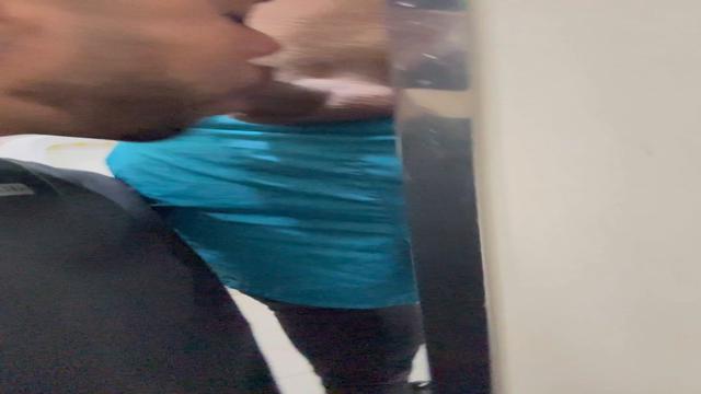 Boy saiu da academia e foi pro banheiro do mercado p...