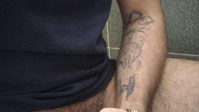 Leitando no banheiro 