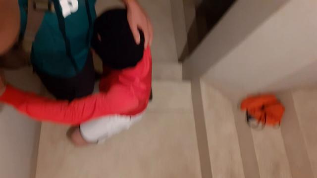 Tudo começou na escada de emergência entrando no elevador e o pau comeu ali msm 