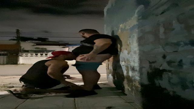 Comendo puto depois do treino 
