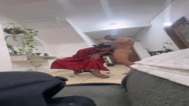 Barbeiro Dot sem roupa 