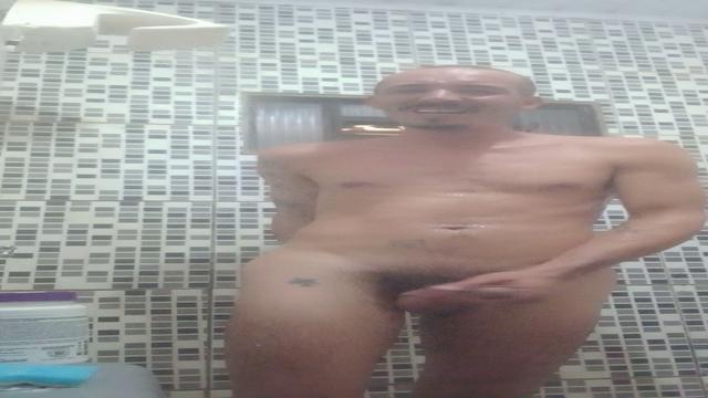 Banho rápido e safado. 