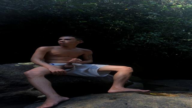 Gozei litros na cachoeira 